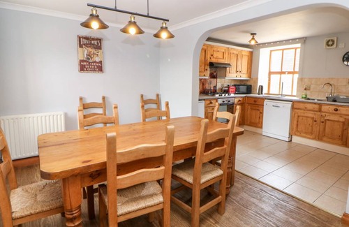 Over Haddon Cottage | Cabin ∙ 4 bedrooms ∙ 8 guests