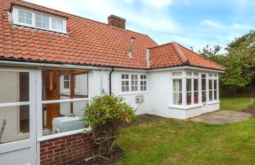 Cromer Cottage | Cabin ∙ 4 bedrooms ∙ 9 guests