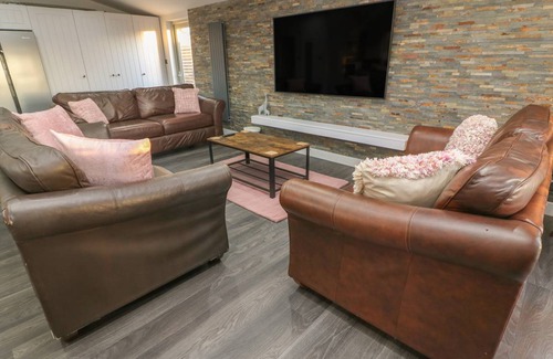 Wennington Cottage | Cabin ∙ 4 bedrooms ∙ 10 guests