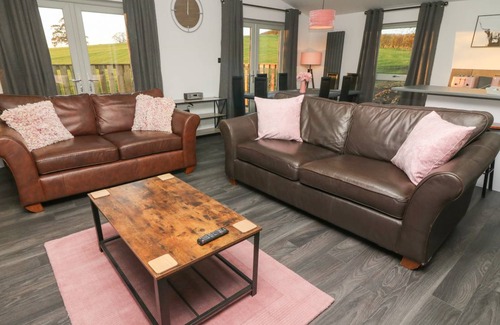 Wennington Cottage | Cabin ∙ 4 bedrooms ∙ 10 guests