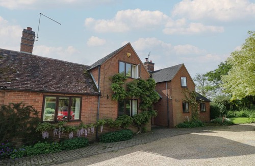 Stratford-upon-Avon Cottage | Cabin ∙ 5 bedrooms ∙ 10 guests