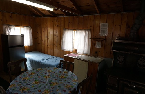 Bellvue Cabin | Cabin 6 at Sportsman’s Lodge, Rustic Cabin 6 at Sportsman's Lodge