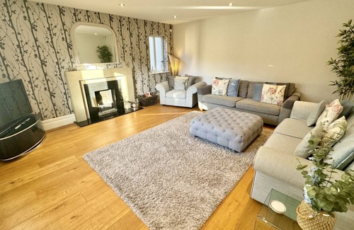 Padfield Cottage | Cabin ∙ 6 bedrooms ∙ 12 guests