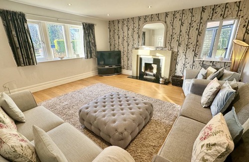 Padfield Cottage | Cabin ∙ 6 bedrooms ∙ 12 guests