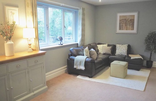 Padfield Cottage | Cabin ∙ 6 bedrooms ∙ 12 guests