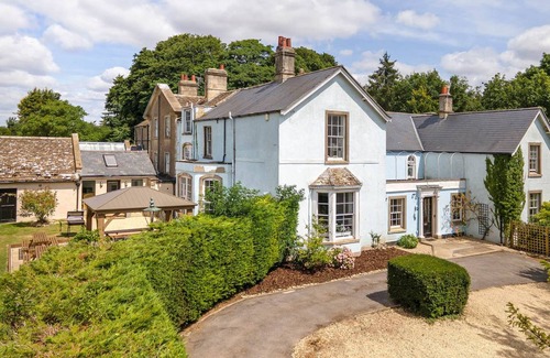 Petty France Cottage | Cabin ∙ 6 bedrooms ∙ 20 guests
