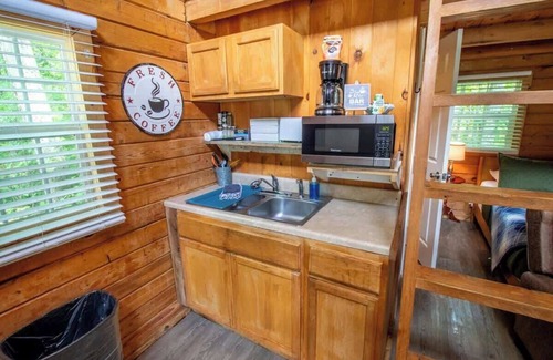 Columbia Cabin | Cabin 6 - Near Green River & Cumberland Lake | Pet Friendly