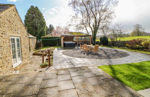 Greta Bridge Cottage | Cabin ∙ 7 bedrooms ∙ 14 guests