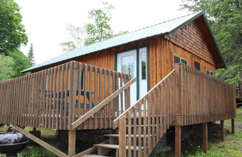 Deer River Cabin | Cabin 7 - Cozy classic cabin on the lake shore with private deck