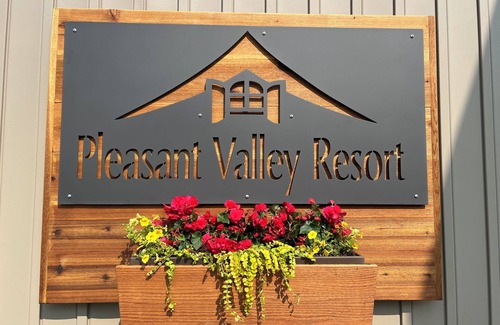 Arcadia Cabin | Cabin 7/Pleasant Valley Resort/Hot Tub/Sauna/BBQ