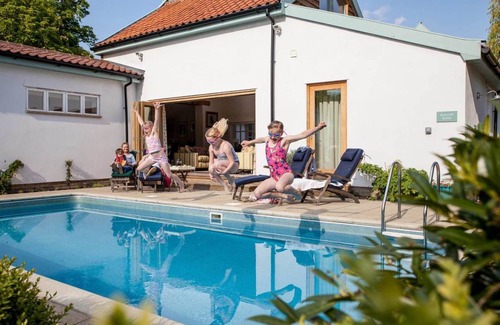 Great Hockham Cottage | Cabin ∙ 8 bedrooms ∙ 15 guests