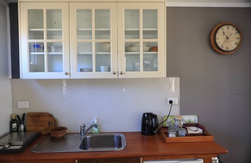 Moruya House | Cabin amongst the trees. Near to beaches and shops. Dog and horse friendly