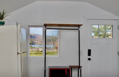 Coulee City Apartment | Cabin at Blue Lake in Central Washington (Cabin 5)