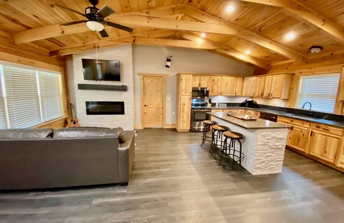 Emory Cabin | Cabin at Chitt's Creek , Welcome to Chitt's Creek!