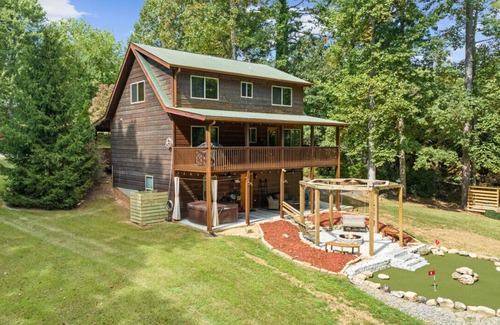 Morganton House | Cabin At The Lake-Morganton - Hot tub,Pet Friendly