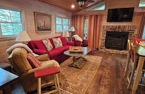 Highlands Cabin | Cabin Bascom - Walk to town, tankless hot water heater and new central HVAC!n