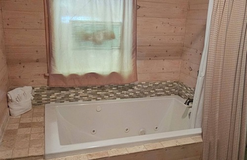 Highlands Cabin | Cabin Bascom - Walk to town, tankless hot water heater and new central HVAC!n