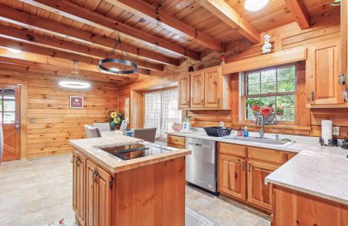 Gainesville House | Cabin Bliss - Just 1 Mile from Lake Lanier