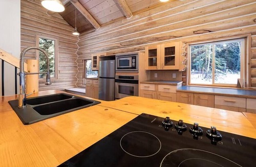 Golden House | Cabin | Bonus Games Barn | Hot Tub | Theatre