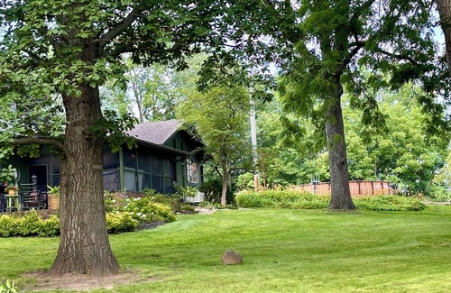 Highland Center Cabin | Cabin by Keomah State Park: Swimming Pool, Hot Tub Patio, Game Room, Trails