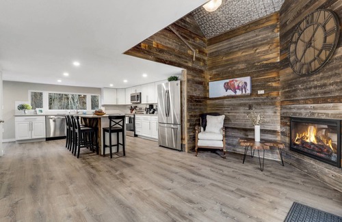 Black Hawk House | Cabin by North Clear Creek. Private Hot Tub. Pets Welcome.
