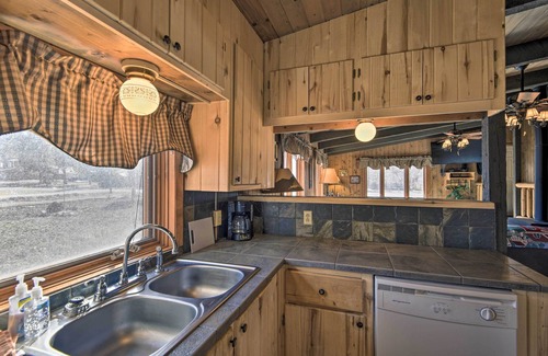Ponderosa Pines Cabin | Cabin by Rio Grande - 19 Mi to Wolf Creek!
