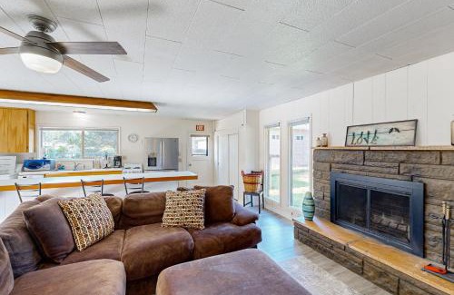Long Beach House | Cabin by the Sea