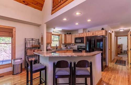 Banner Elk Cabin | Cabin Cove- Cabin between Sugar and Beech Mtns, hot tub, game tables, fire pit, yard, pets