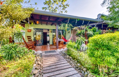 Puerto Viejo de Talamanca House | "Cabina Tucan" - Caribbean bungalow 250m from the beach, with dream pool & Eden garden