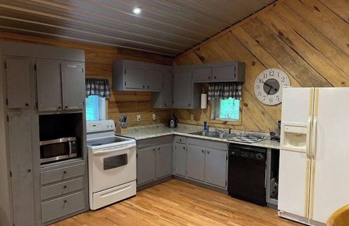 Woodville Cabin | Cabin Creek