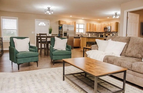 Rockbridge Cabin | Cabin Deck + Hot tub - Minutes from Old Man's Cave
