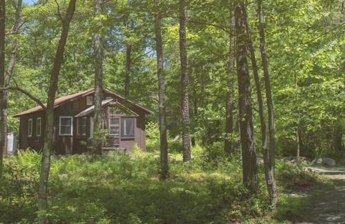 Columbia Cabin | Cabin, Double Bed, 5 Bunks, Screened Porch
