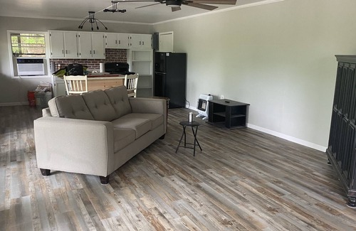 Lawson Cabin | Cabin El Dorado, AR