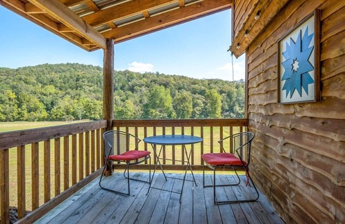 Newnata Cabin | Cabin-ette at the Creek ~ a Tiny Ozark Getaway