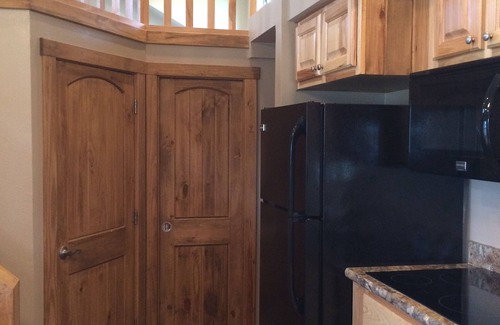 Harper House | Cabin Farm Stay close to Fredericksburg, TX DOGS WELCOME