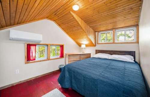 Mayfield House | "Cabin Fever" on Arbutus Lake