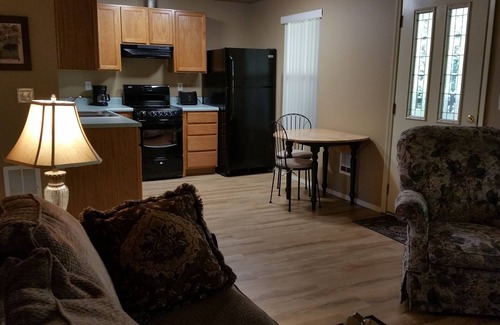 Paradise Estates Cabin | Cabin For Two, Near Mt Rainier, Nisqually entrance.