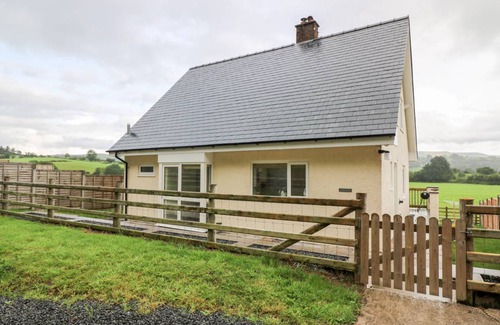 Llanddewi Ystradenny Cottage | Cabin ∙ 3 bedrooms ∙ 7 guests