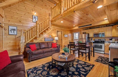 Gatlinburg - Pigeon Forge Cabin | Cabin getaway w/mountain views, hot tub, king suites, a pool, and a jacuzzi tub