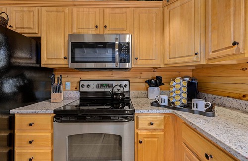 Gatlinburg - Pigeon Forge Cabin | Cabin getaway w/mountain views, hot tub, king suites, a pool, and a jacuzzi tub