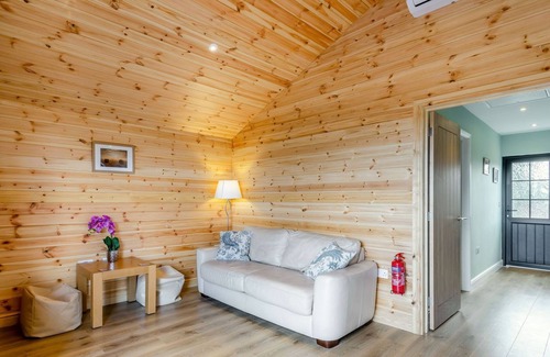 East Dereham Cottage | Cabin Hideaways offer the perfect escape from the stresses of daily living while being in the perfec