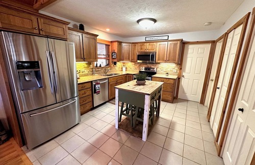 Maggie Valley Cabin | Cabin-Home Heat & AC, WiFi, Fireplace,Full Kitchen and much more