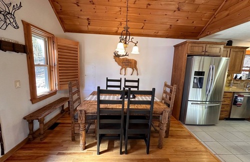 Maggie Valley Cabin | Cabin-Home Heat & AC, WiFi, Fireplace,Full Kitchen and much more