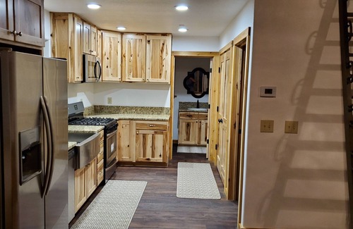 Raymond Cabin | Cabin Home near Yosemite National Park in the Sierra Foothills