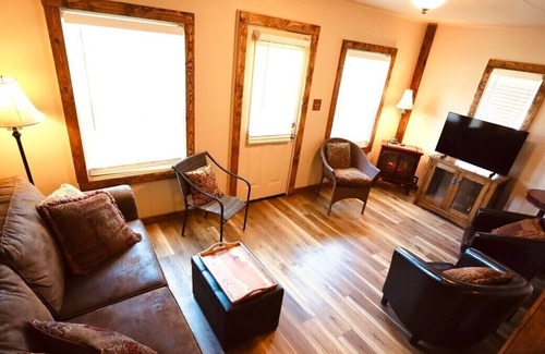 Springfield Cabin | Cabin home with its own private access park.