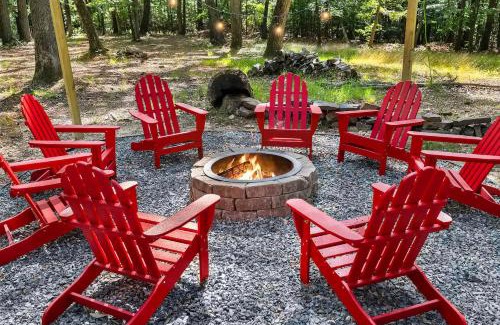 Bergton Ski Chalet | Cabin, Hot Tub, Firepit, Grill, Wifi, Dog-Friendly