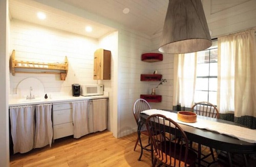 Round Top Apartment | Cabin II @ Oakbones Round Top