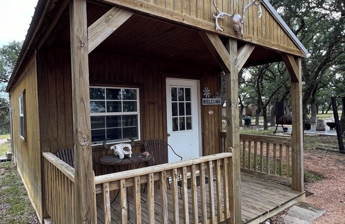 Harper Cabin | Cabin in Harper! Access to hiking and wildlife!