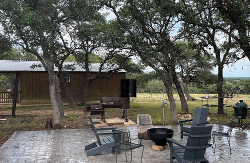 Harper Cabin | Cabin in Harper! Access to hiking and wildlife!