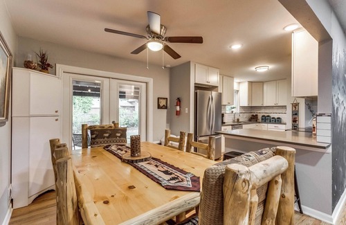 Northglenn Cabin | Cabin in the City! Hot Tub, Theater, Game Room!